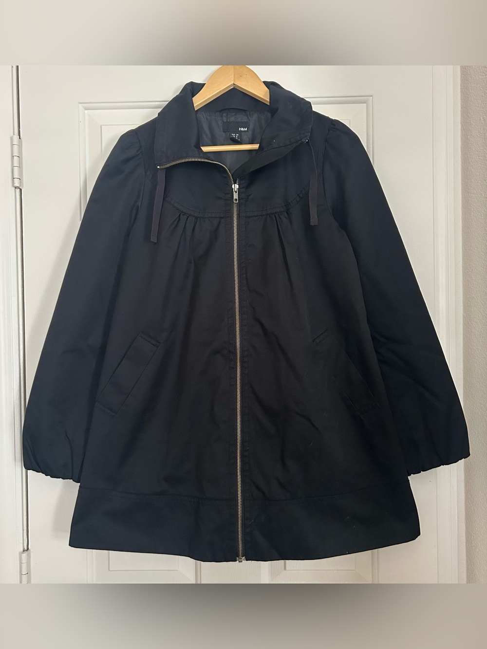 H&M Women’s Black Full Zip Front Coat Jacket Size 8 Minimalist Sleek Fall